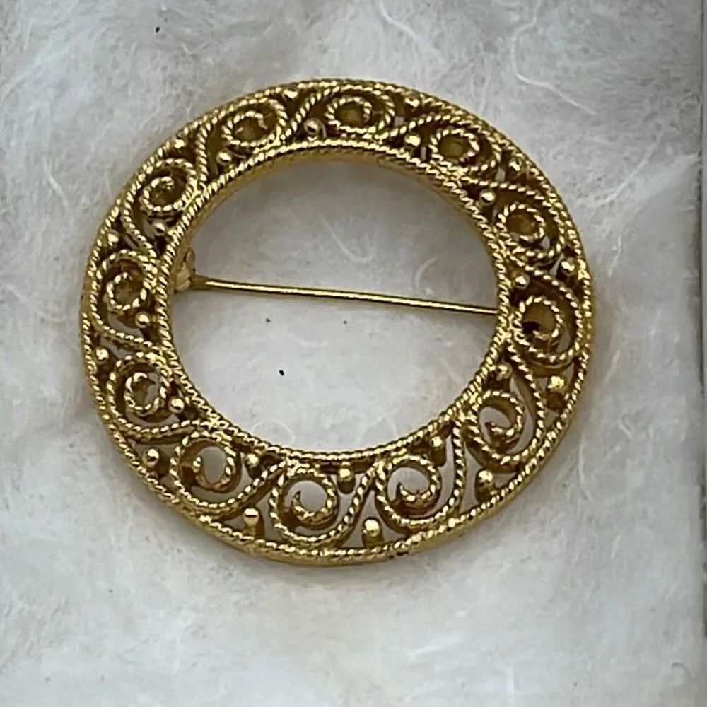 Vintage MCM brooch circular, wreath - style open work braided design.
